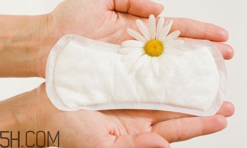 女人如何正確的使用衛(wèi)生巾？衛(wèi)生巾清涼好不好？