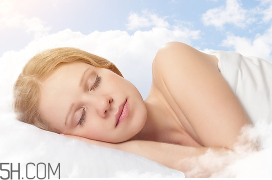 睡眠面膜和貼片面膜哪個效果好？貼片面膜和睡眠面膜有什么區(qū)別？