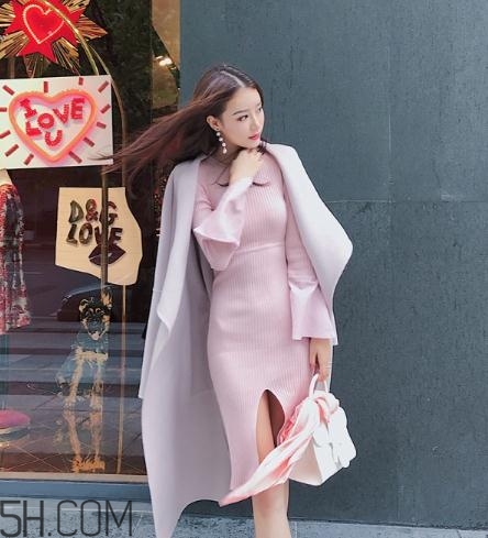 粉色裙子配什么外套？?jī)?yōu)雅時(shí)尚兩不誤