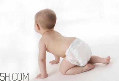 寶寶腿紋不對稱是怎么回事？嬰幼兒的生長發(fā)育標準是怎樣的？