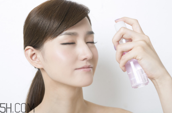 面霜什么時(shí)候用最好？保濕面霜哪個(gè)牌子好用？
