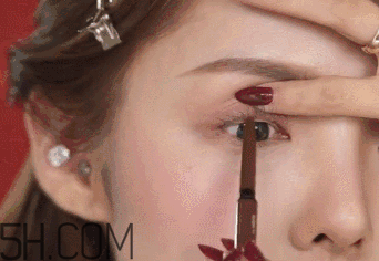 V型眼線怎么畫？V型眼線畫好美到冒泡