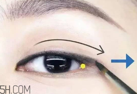 V型眼線怎么畫？V型眼線畫好美到冒泡