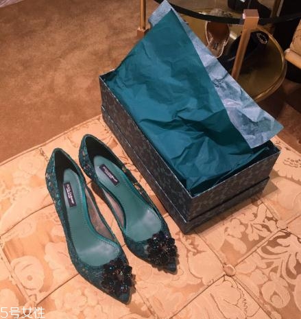 杜嘉班納鞋子偏大偏??？女人這輩子一定要買的鞋子