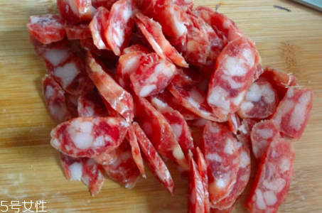 臘腸和香腸有什么區(qū)別？臘腸香腸概念不同