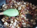 臘腸在蒸之前要泡水嗎？吃臘腸兩步走