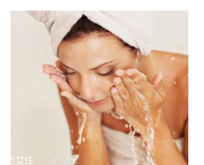 冬季怎么洗臉？洗臉死角不容錯過