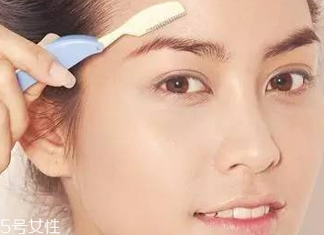 2018不流行平粗眉了？娛樂圈都在畫細長眉