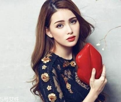 lulu guinness是什么牌子？明星網(wǎng)紅都愛(ài)的紅唇包