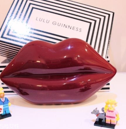 lulu guinness紅唇包多少錢？這款輕奢包包一定要入