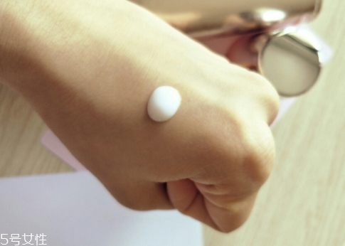 自然堂乳液怎么打開？按壓不出來不要著急