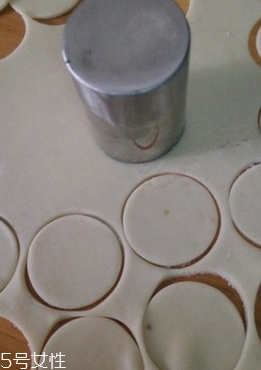 油角的皮要怎樣才松脆？關(guān)鍵看火候和時間