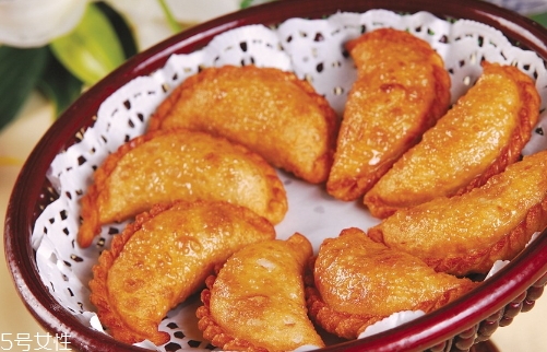 油角的皮要怎樣才松脆？關(guān)鍵看火候和時間