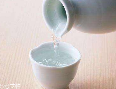 白酒喝之前要醒酒嗎？酒精揮發(fā)利于健康