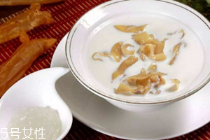 花膠燉牛奶用什么牛奶？普通鮮奶即可