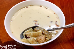 花膠燉牛奶的功效與作用？保養(yǎng)皮膚效果好