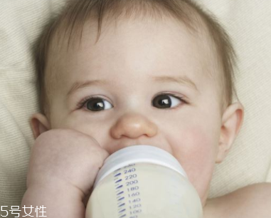如何逐漸減少母乳的次數(shù)？轉(zhuǎn)移注意力很管用