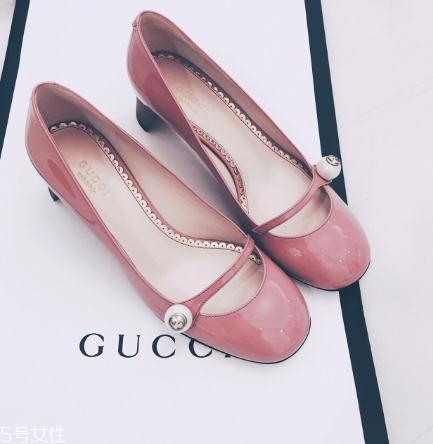 gucci鞋子一般多少錢？風(fēng)靡時尚界的潮流經(jīng)典