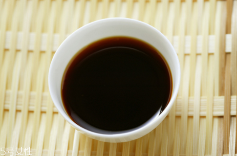 點(diǎn)痣以后可以化妝嗎？點(diǎn)痣后醬油不宜多吃