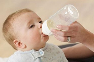 如何逐漸減少母乳的次數(shù)？轉(zhuǎn)移注意力很管用