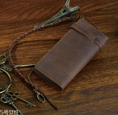 瘋馬皮為什么越用越亮？都是時間的沉淀