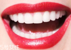 牙齒發(fā)黃是天生的嗎？只是你刷牙偷懶了