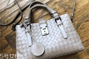 bv葆蝶家包包一般多少錢？意大利經(jīng)典品牌