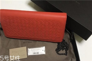 bv葆蝶家包包怎么樣？引領(lǐng)潮流的編織結(jié)構(gòu)