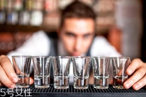 喝酒都會(huì)導(dǎo)致哪些癌癥？消化道最先遭殃