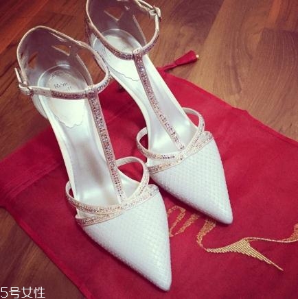 rene caovilla是什么檔次？無數(shù)女人的夢(mèng)幻水晶鞋