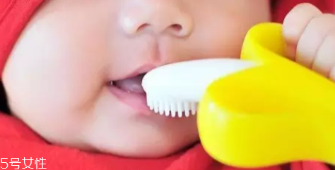 磨牙是因?yàn)槭芰宋?？孩子的心理狀況也會(huì)導(dǎo)致磨牙
