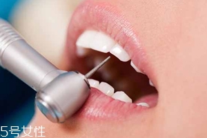 磨牙是因?yàn)槭芰宋?？孩子的心理狀況也會(huì)導(dǎo)致磨牙