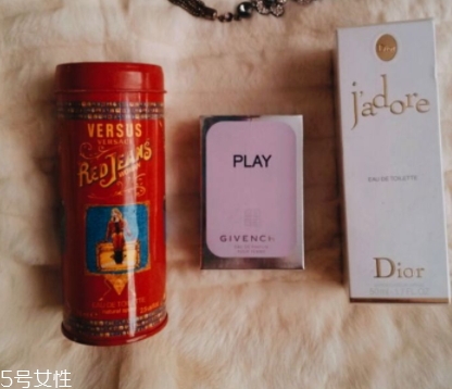 紀(jì)梵希和范思哲誰(shuí)高檔？范思哲真正的奢侈品