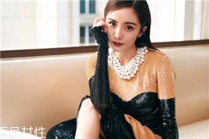 亮片裙子怎么搭配？年底聚會(huì)就要blingbling