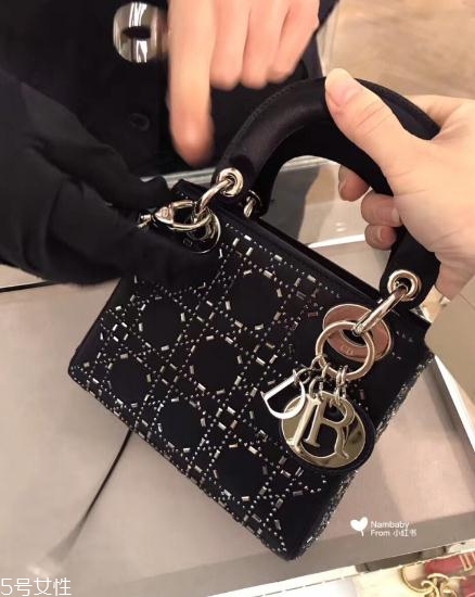 迪奧戴妃包多少錢？名媛氣質(zhì)與生俱來(lái)