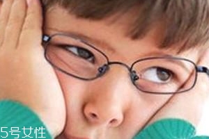 經(jīng)常用眼吃什么食物好？這些常見食物要常吃