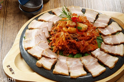 煮肉的泡沫能吃嗎？煮肉泡沫其實是血水