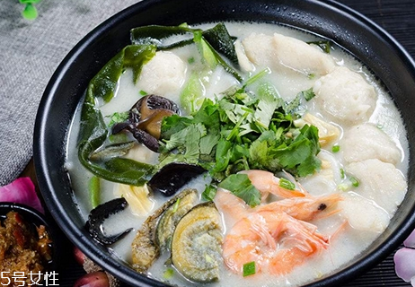 煮肉的泡沫能吃嗎？煮肉泡沫其實是血水