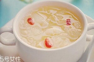 銀耳蓮子湯什么時(shí)候喝最好？時(shí)間上有講究