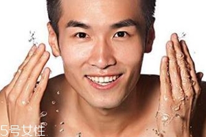 男士護膚品有什么特別之處？男性出油是女性的2倍
