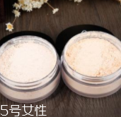 散粉取粉用什么好？粉撲和化妝刷要配合使用