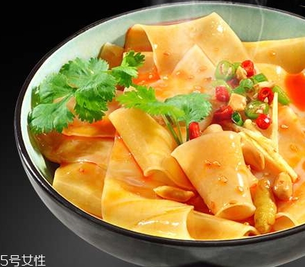 阿寬紅油面皮健康嗎？來看看它的危害