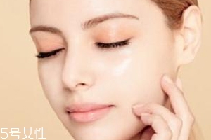 妝前乳主要成分是什么？是硅靈讓臉滑滑的