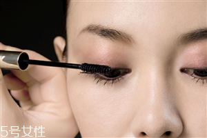 內(nèi)眼線會(huì)傷眼睛嗎？九種可愛(ài)的眼線畫(huà)法
