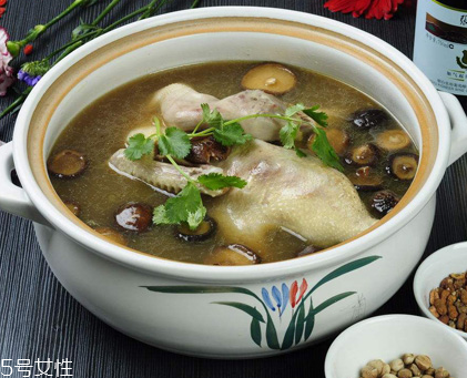 冬天喝雞湯還是鴨湯？雞湯和鴨湯各有優(yōu)點