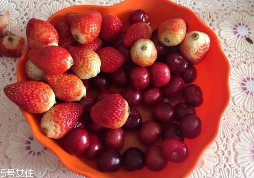 草莓和蘋果可以一起吃嗎？并沒與什么沖突