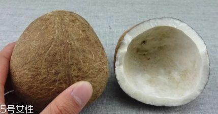 泰國烤椰子多少錢一個(gè)？味道非常特別