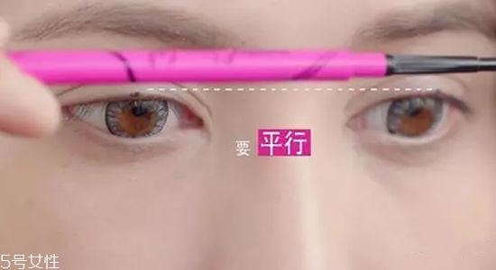 怎樣減少畫眼線的傷害？新手畫眼線的技巧圖解