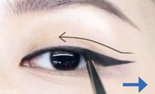 新手適合眼線液還是眼線筆？史上最全眼線誤區(qū)