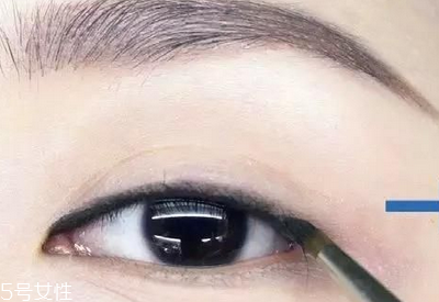 怎么畫眼線讓眼睛自然又有神？畫眼線必學(xué)基本步驟